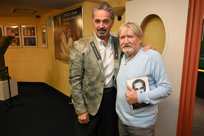 FOTO: Martin Dejdar křtil knihu v divadle Ypsilon. – stránka 32