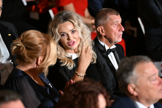 FOTO: Bývalý partneří během státního vyznamenání. – stránka 10