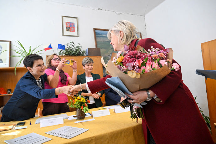 FOTO: Eva Pavlová dostala kytici. – stránka 5
