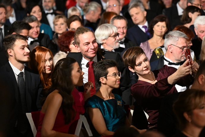 FOTO: Ivan Bartoš se stále fotil. – stránka 4