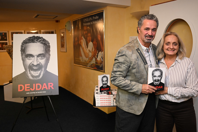 FOTO: Martin Dejdar se svou sestrou. – stránka 27