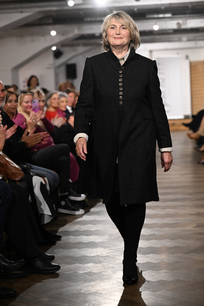 FOTO: Krásná herečka Eliška Balzerová. – stránka 16