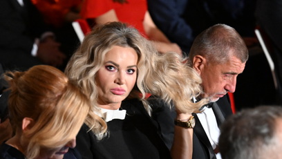 FOTO: Monika Babišová si upravovala vlasy.