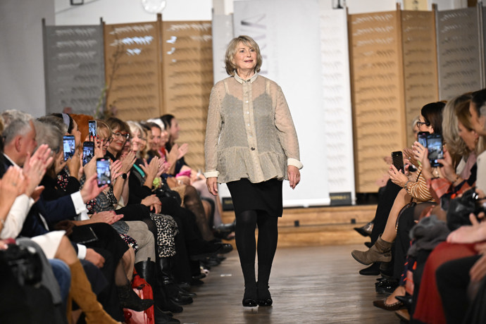 FOTO: Eliška Balzerová vynesla několik modelů. – stránka 14