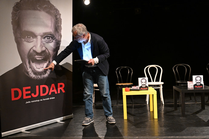 FOTO: Křest uvedl Petr Vacek. – stránka 1