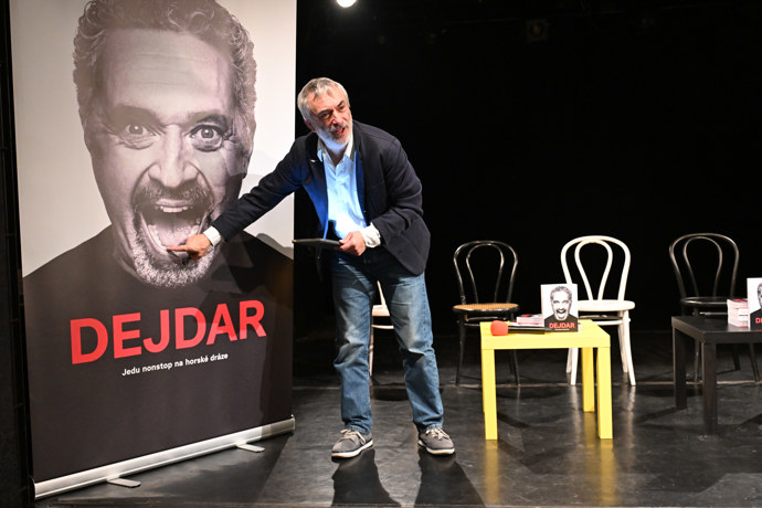 FOTO: Petr Vacek vtipně uvedl knihu Martina Dejdara.