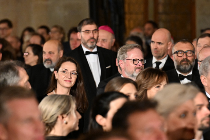 FOTO: Premiér Petr Fiala vzal také svou ženu. – stránka 5