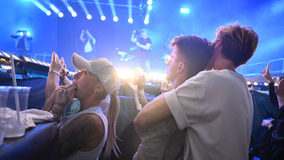 FOTO: Bára Mlejnková si koncert Luneticu užívala.