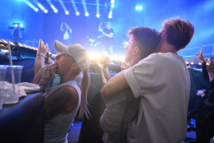 FOTO: Bára Mlejnková si koncert Luneticu užívala. – stránka 1