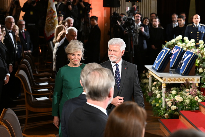 FOTO: Elegantní róba Evy Pavlové inspirovaná českou krajinou. – stránka 36