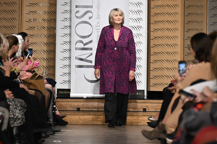 FOTO: Eliška Balzerová vynesla několik modelů. – stránka 10