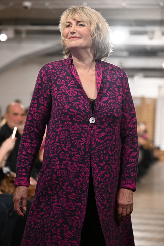 FOTO: Herečka Eliška Balzerová měla dobrou náladu a celá zářila. – stránka 8