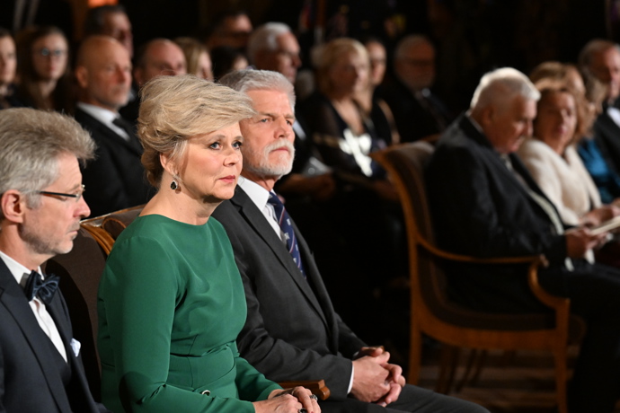 FOTO: Róba s jednoduchým, ale sofistikovaným střihem. – stránka 32