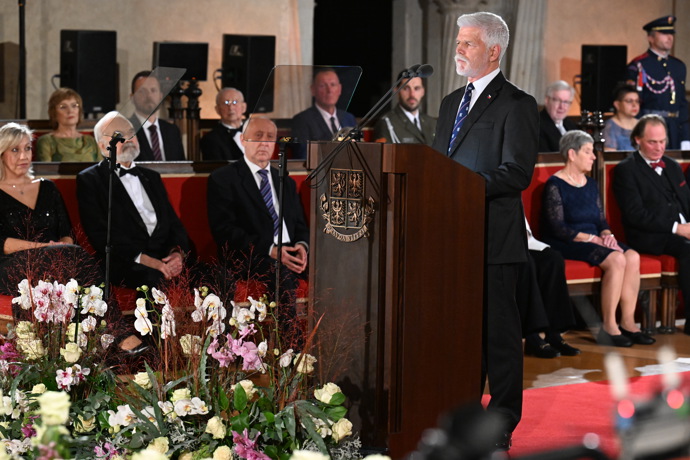 FOTO: Petr Pavel při předávání státních vyznamenání na Pražském hradě. – stránka 23