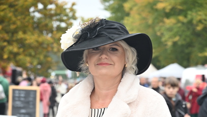 FOTO: Velká pardubická 2025 nabídla zajímavé outfity.