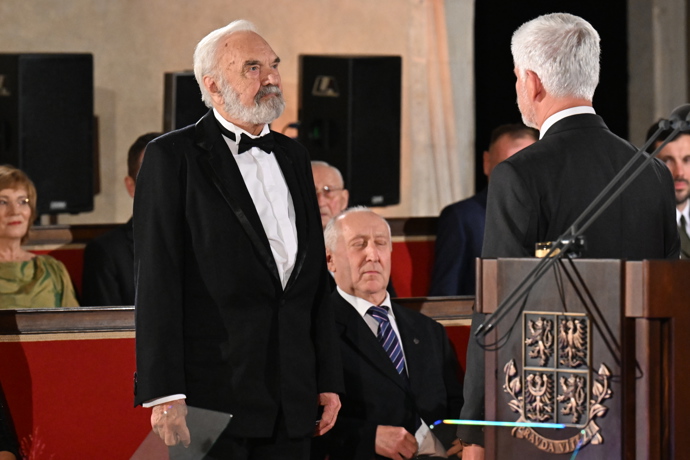 FOTO: Herec Zdeněk Svěrák dostal Řád bílého lva. – stránka 22