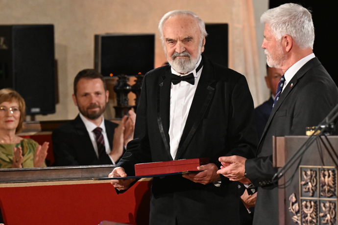 FOTO: Herec byl dojatý. – stránka 20