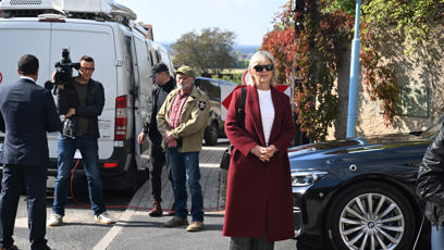 FOTO: Eva Pavlová přijela k volbám.