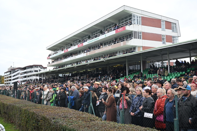 FOTO: Velká pardubická 2025. – stránka 48