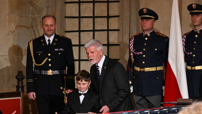 FOTO: Prezident Petr Pavel předal vyznamenání malému chlapci.