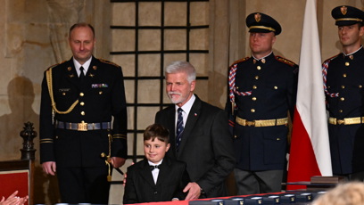 FOTO: Prezident Petr Pavel předal vyznamenání malému chlapci.