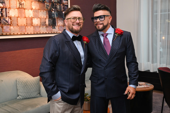 FOTO: Osmany a jeho partner Guy. – stránka 62