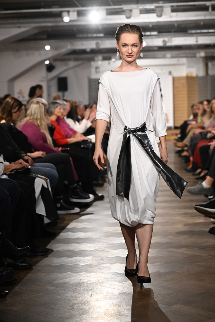 FOTO: Anna Jiřina Daňhelová ráda cestuje. – stránka 2