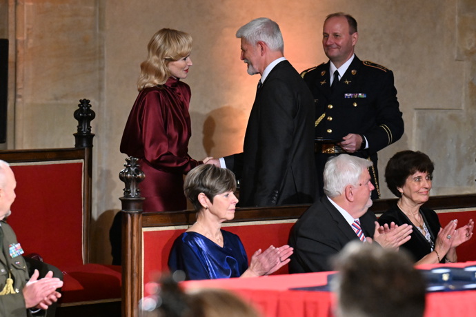 FOTO: Herečka měla krásné šaty. – stránka 1