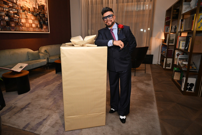 FOTO: Osmany a jeho dárek. – stránka 66