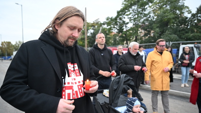 FOTO: Demonstrace se uskutečnila u Památníku ticha na nádraží Bubny.