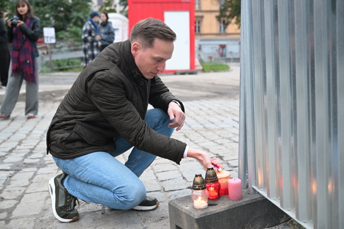 FOTO: Demonstrace se postupně plnila. – stránka 33