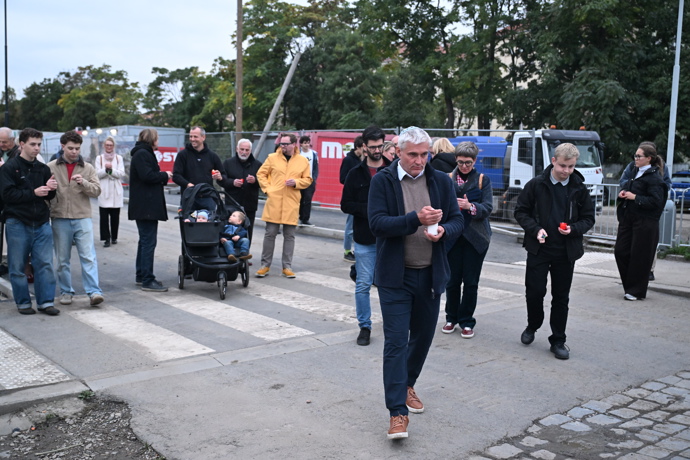 FOTO: V neděli se uskutečnily demonstrace proti Filipu Turkovi. – stránka 32