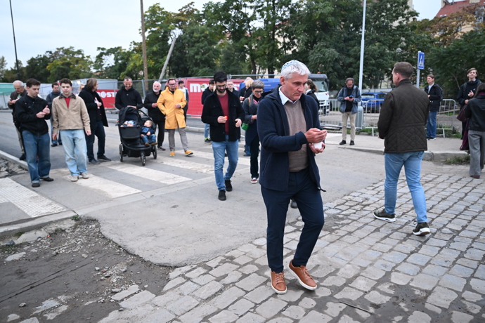 FOTO: Demonstrace se zúčastnil i Miloslav Mejzlík (Starostové). – stránka 31