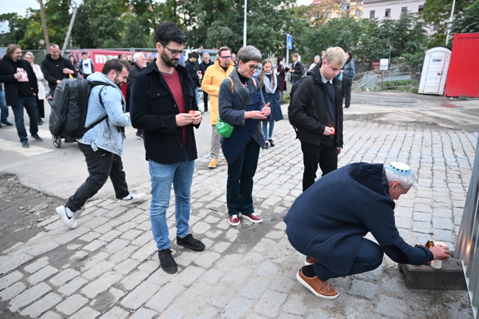 FOTO: V neděli se uskutečnily demonstrace proti Filipu Turkovi. – stránka 28