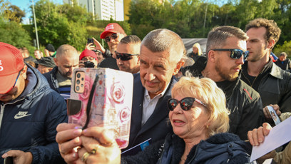 FOTO: Andrej Babiš s fanynkou.