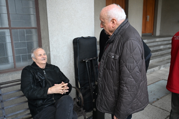 FOTO: Poslední rozloučení s hudebníkem Janem Šatrou. – stránka 95