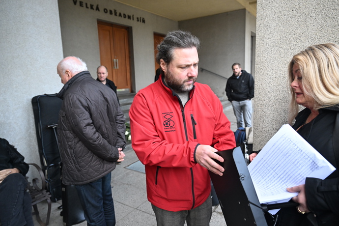 FOTO: Poslední rozloučení s hudebníkem Janem Šatrou. – stránka 94