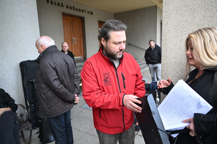 FOTO: Poslední rozloučení s hudebníkem Janem Šatrou. – stránka 93