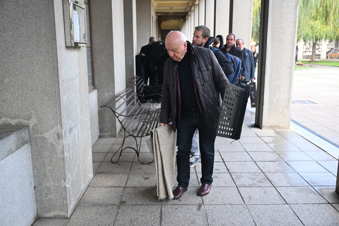 FOTO: Mezi přítomnými, kteří přišli dát Šatrovi poslední sbohem byl i Felix Slováček. – stránka 1