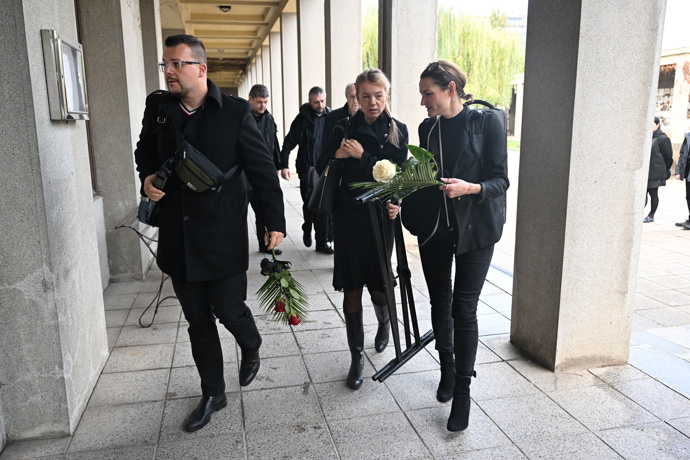 FOTO: Poslední rozloučení s hudebníkem Janem Šatrou. – stránka 86