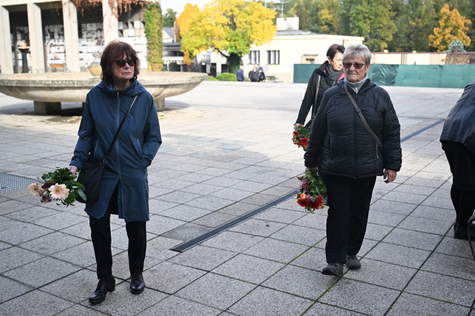 FOTO: Poslední rozloučení s hudebníkem Janem Šatrou. – stránka 78