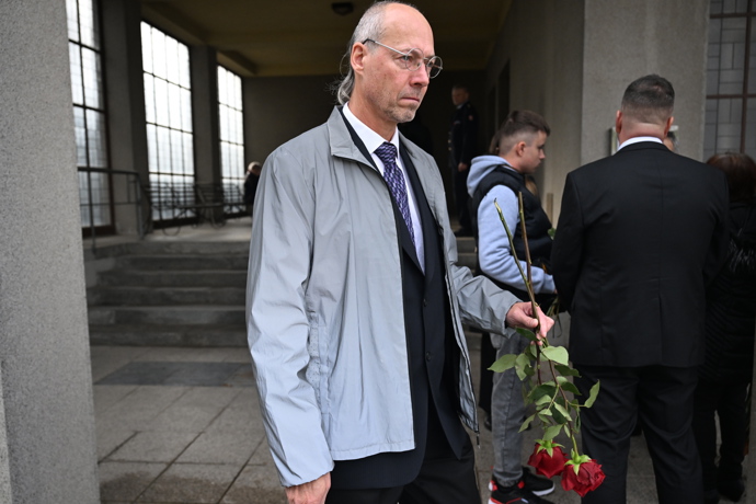 FOTO: Poslední rozloučení s hudebníkem Janem Šatrou. – stránka 76