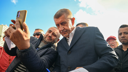 FOTO: Andrej Babiš se fotil s lidmi.
