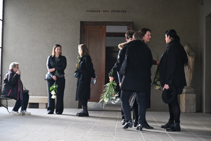 FOTO: Poslední rozloučení s hudebníkem Janem Šatrou. – stránka 75