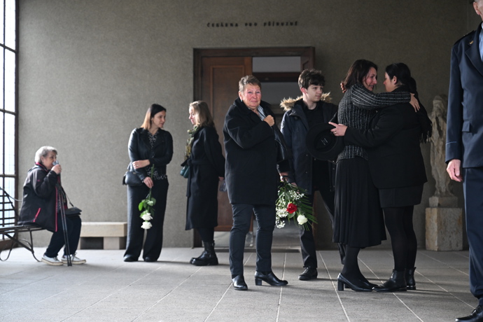 FOTO: Poslední rozloučení s hudebníkem Janem Šatrou. – stránka 73