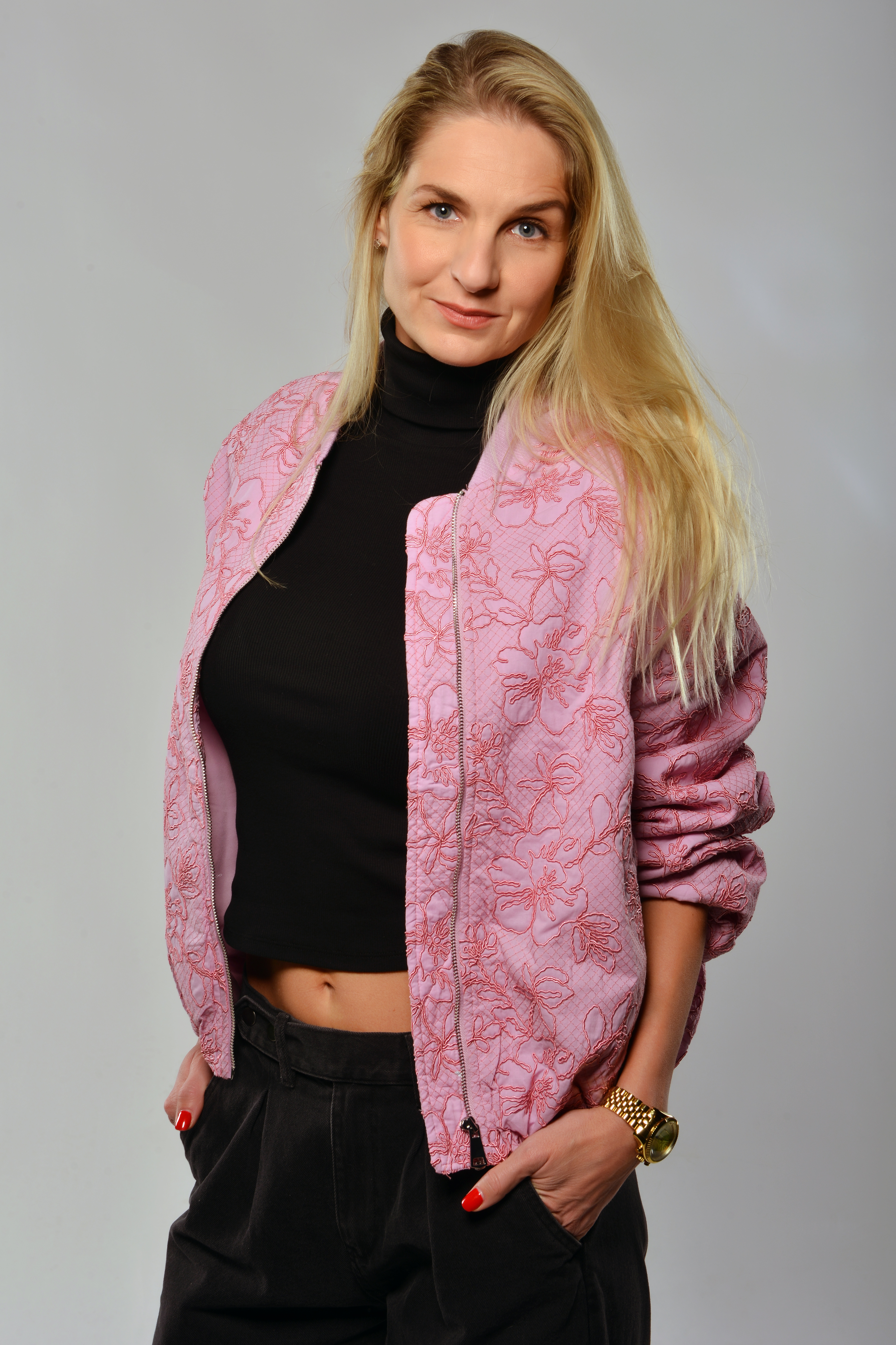 Mia se nebojí hrát velkou hru.