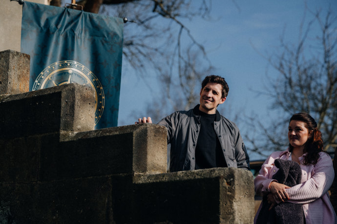 FOTO: Čestmír odjel společně s Karolínou, kterou vyhlasovali během kulatého stolu. – stránka 2