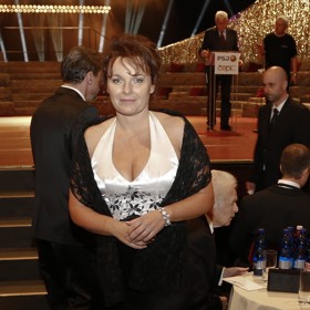 Barbora Munzarová s hlubokým výstřihem na cenách Thálie v roce 2015.