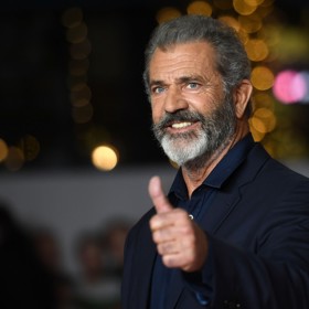 Mel Gibson patřil svého času k nejvěhlasnějším hollywoodském hercům, jeho rasistické názory a slabost pro alkohol ale jeho kariéru značně narušily.