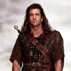 Mezi legendy se ale zapsal až díky historickému snímku Statečné srdce, kde ztvárnil hlavní roli, podílel se na produkci a film i sám režíroval. Za svůj počin získal dva Oscary.